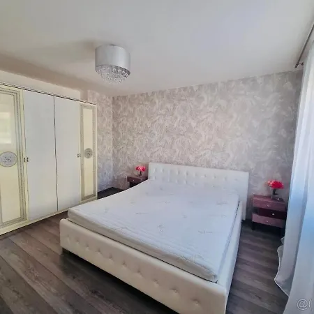 Апартаменты Center 5min From The Center *